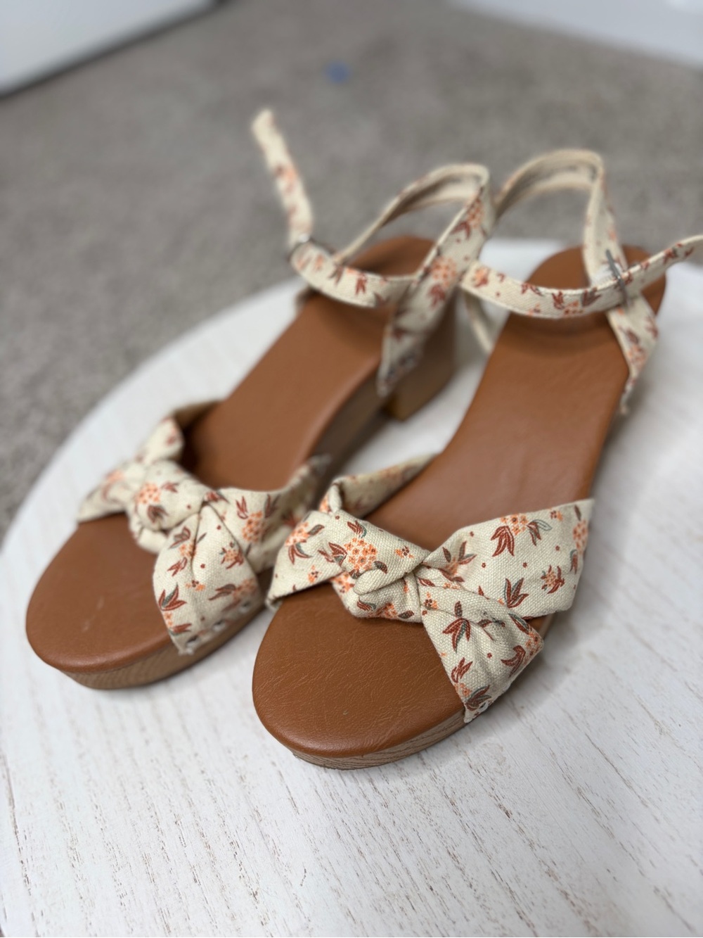 Universal Thread Floral Knot Ankle Strap Sandals in Cream and Tan - Picture 2 of 7